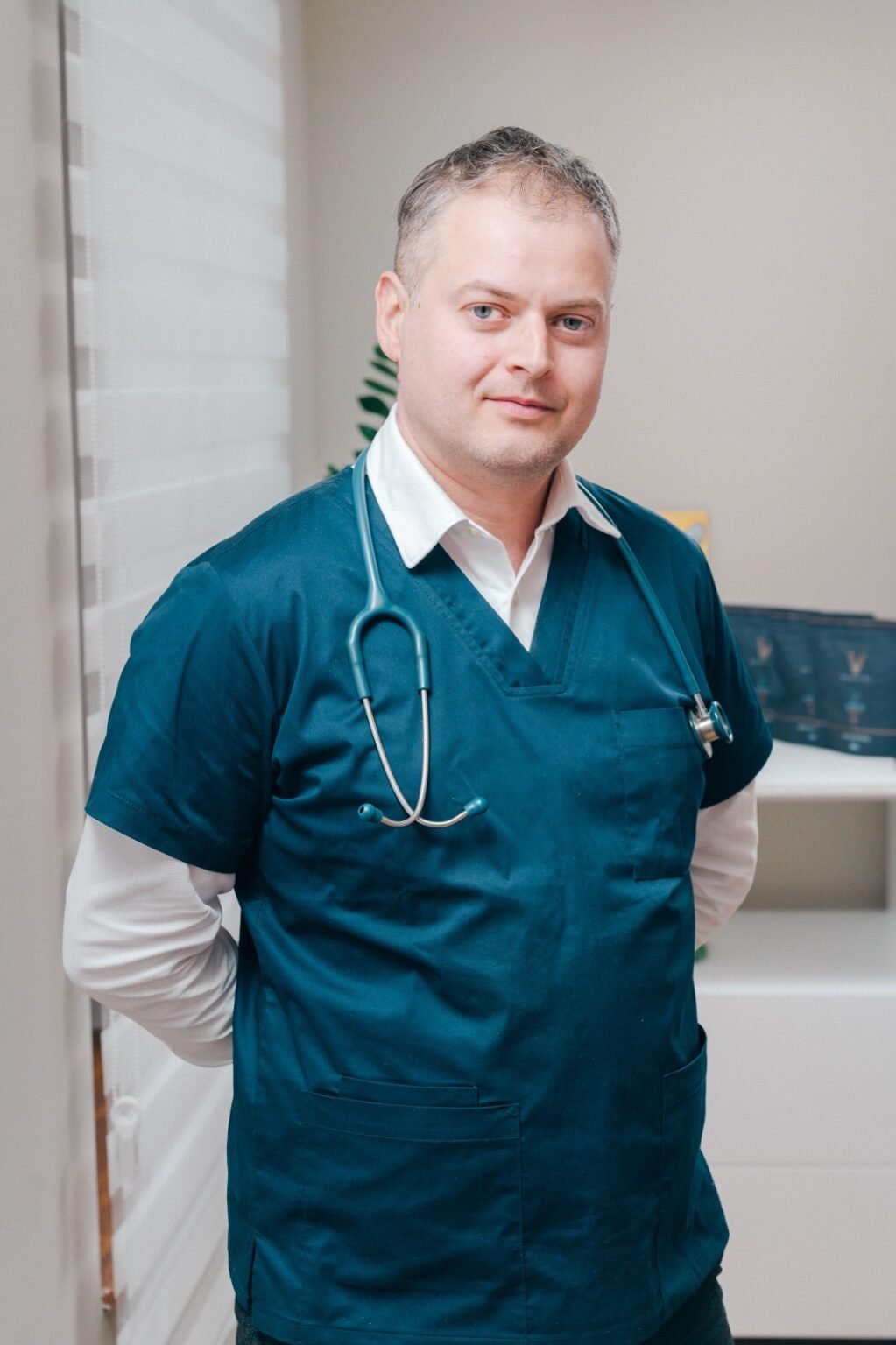 Иммунолог из Клужа начал приём пациентов в Орадя Врач-иммунолог в медицинском кабинете клиники Lirian в Орадя. Василе Фелдрихан, иммунолог Клужского университета