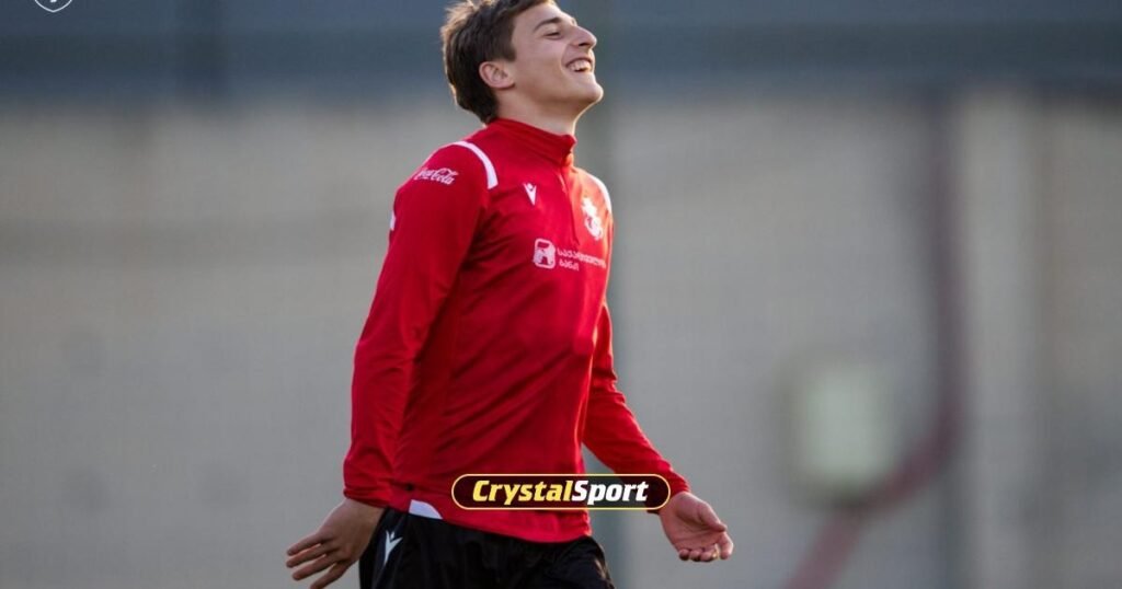 Сборная Грузии U17 выиграла второй матч в отборе Игрок молодёжной сборной Грузии (U17) улыбается на тренировке перед отборочным матчем в Сан-Марино