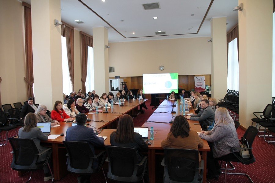 Общий план национального круглого стола по предотвращению школьного абсентеизма и отсева в зале Министерства образования Молдовы