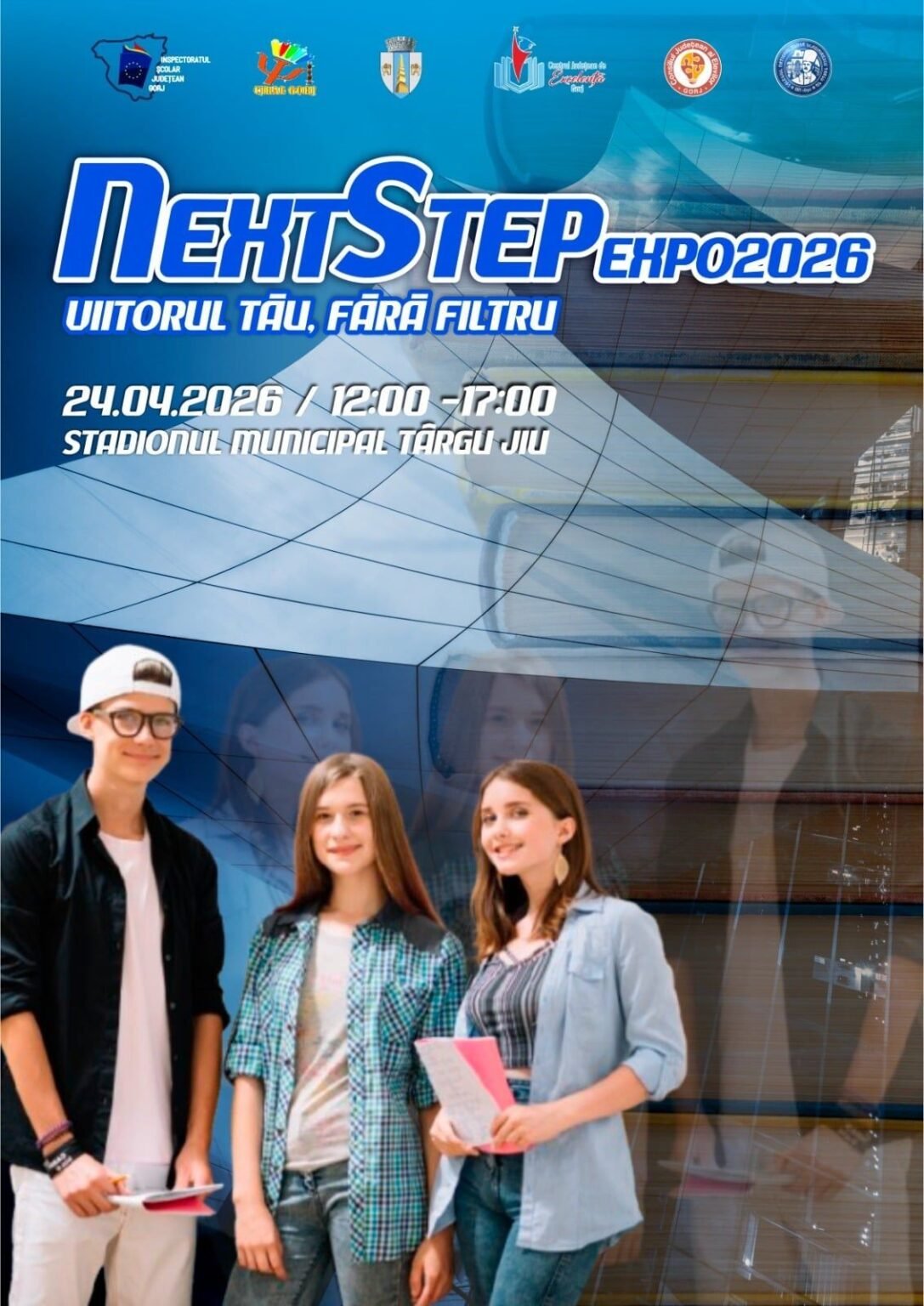 Официальный постер первой образовательной ярмарки NextStep Expo 2026 со слоганом «Твоё будущее без фильтров»: трое старшеклассников на фоне стеклянного фасада, сверху — логотипы организаторов, включая школьный инспекторат уезда Горж. Мероприятие пройдёт 24 апреля с 12:00 до 17:00 на Городском стадионе Тыргу-Жиу