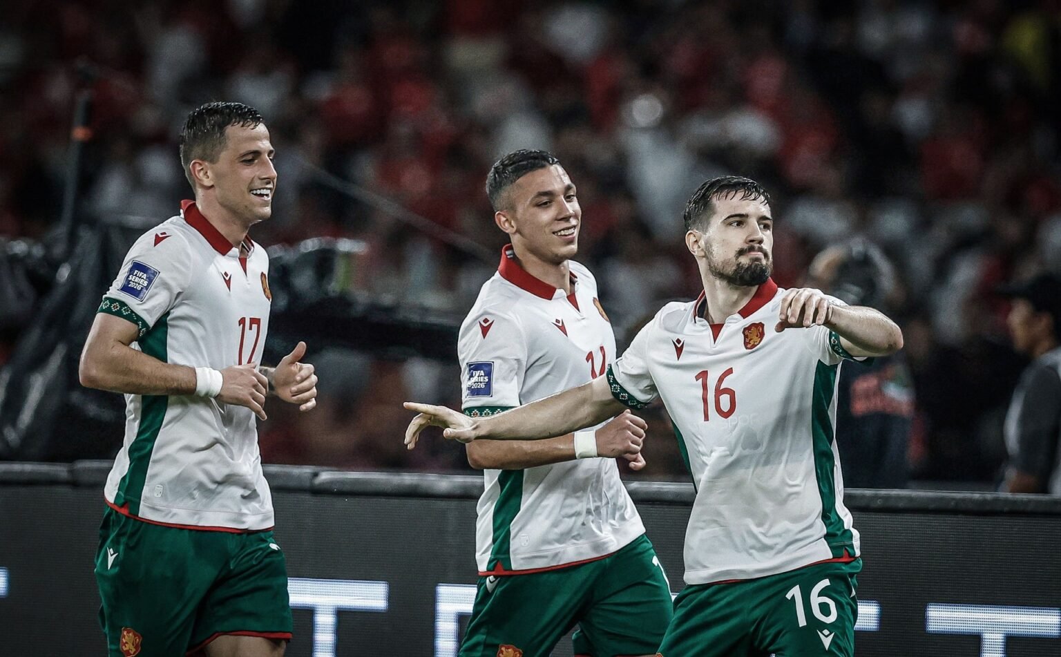 Игроки сборной Болгарии празднуют гол в матче FIFA Series 2026 в Индонезии