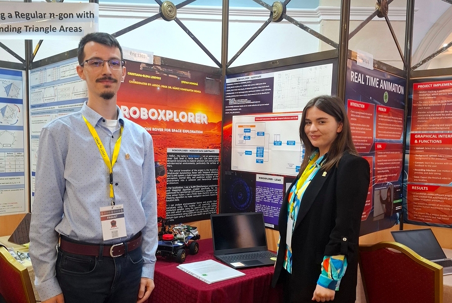 Кристиана-Элина Лисевичи и Штефан Доносэ у своего стенда с проектом ROBOEXPLORER на фестивале I-FEST² в Тунисе