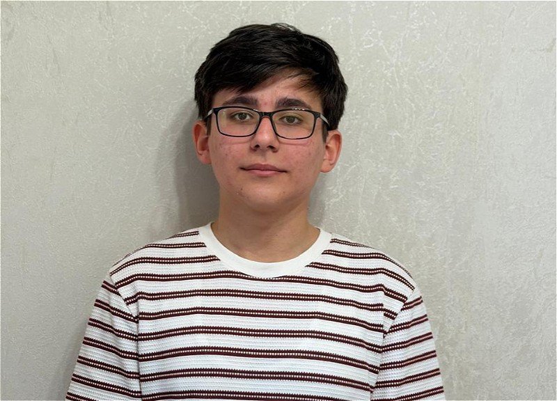 Портрет школьника Мухаммедали Аббасова, одного из трёх азербайджанских выпускников с максимальными 300 баллами