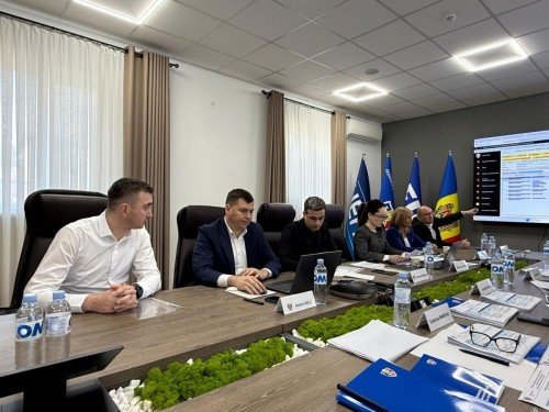 Участники заседания комиссии FMF обсуждают итоги проверки документов клубов Национальной дивизии