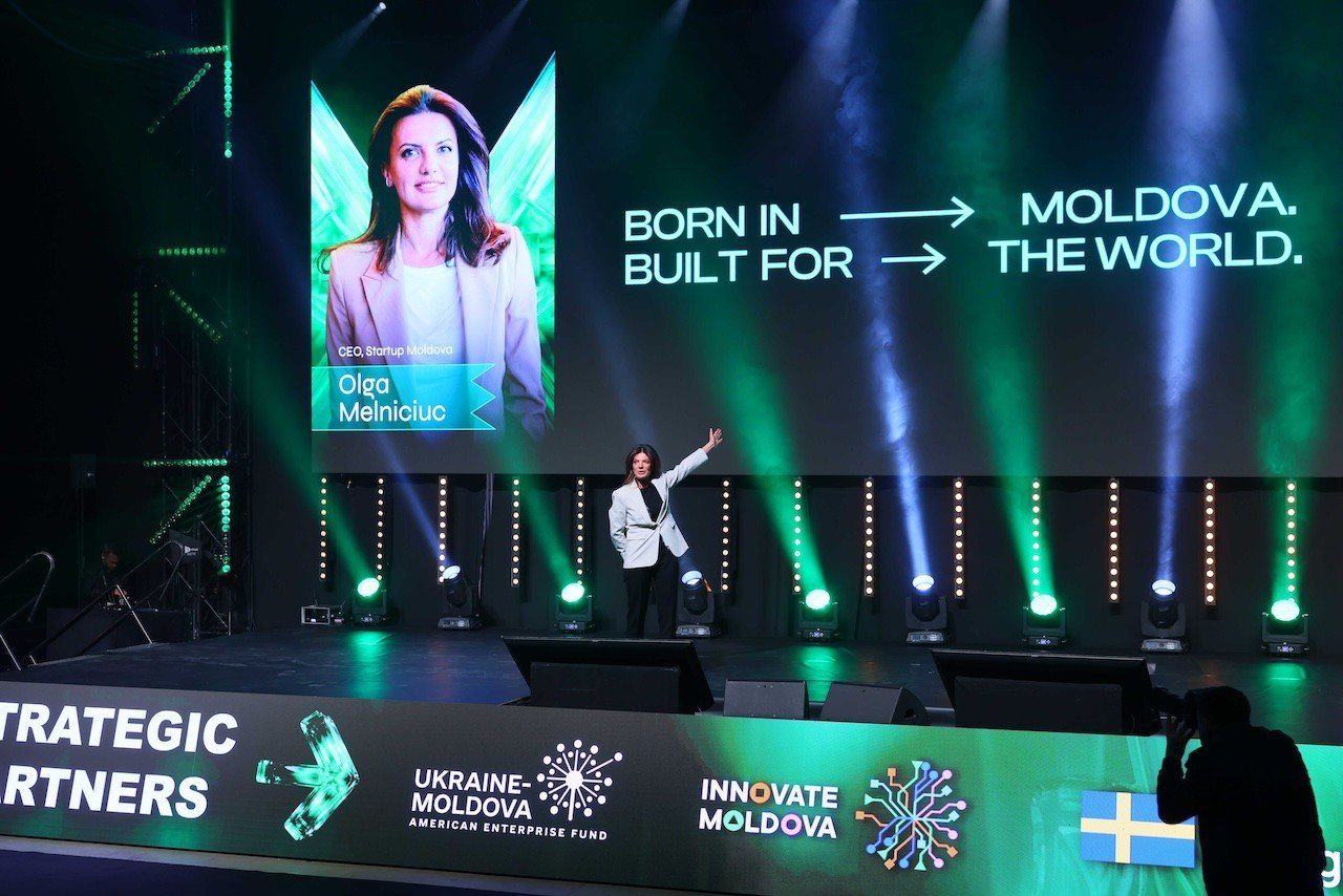 Ольга Мелничук открывает Startup Moldova Summit 2026 на сцене