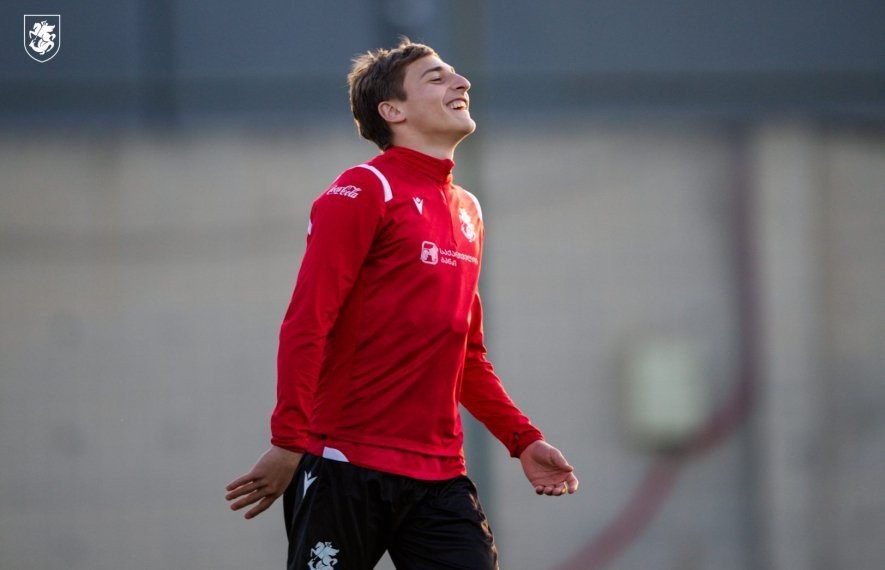 Футболист сборной Грузии U17 во время подготовки к отборочному турниру в Сан-Марино