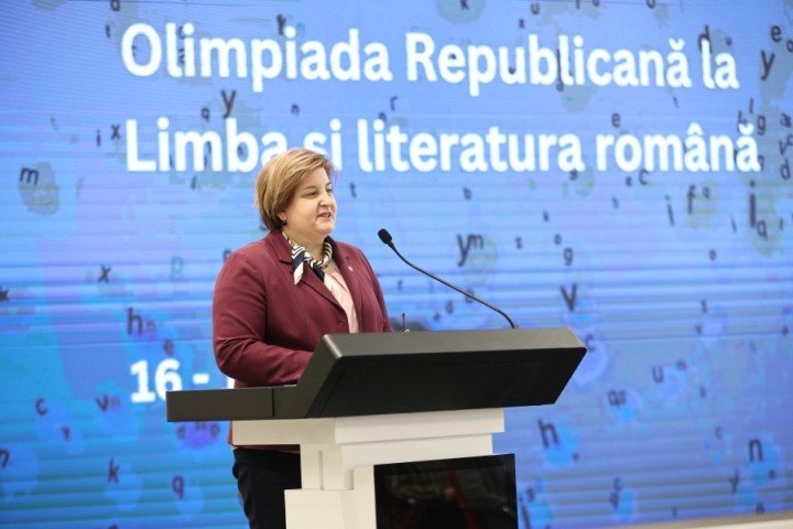 Выступление на церемонии открытия олимпиады. Лучия Чепрага, председатель Республиканского олимпийского совета