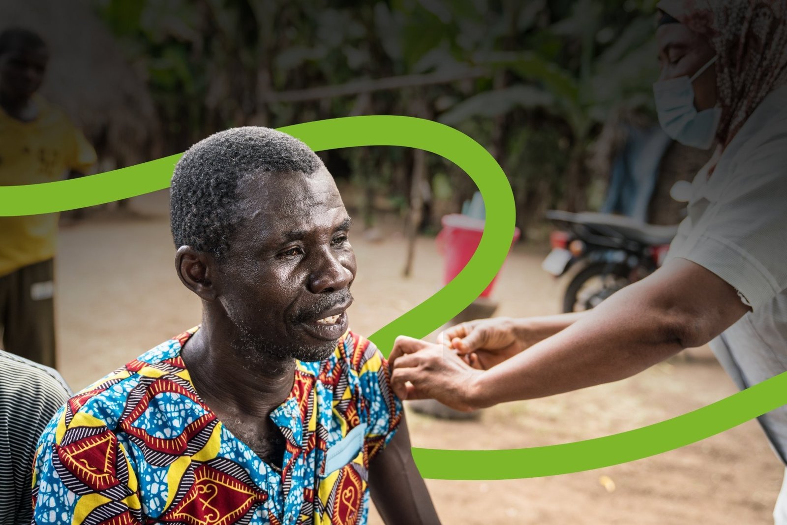 Мужчина получает медицинскую помощь от медработника в рамках кампании Всемирного дня здоровья 2026 года