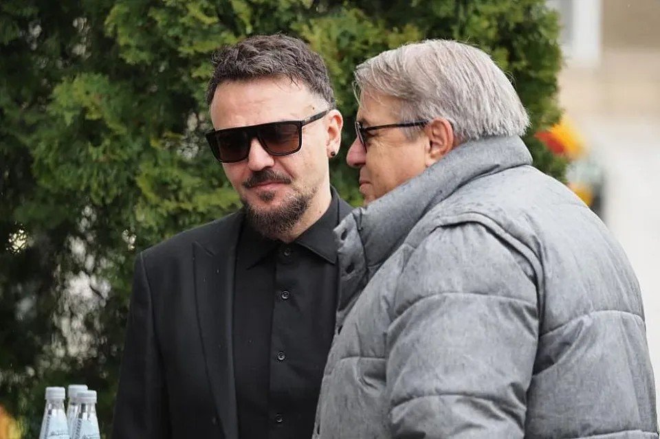 Влади Ампов-Графа, сын Кирила Ампова, на церемонии прощания у храма в Софии