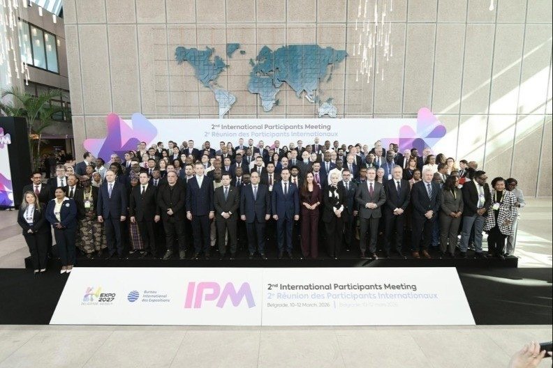 Групповое фото делегатов из 137 стран на 2-й Международной встрече участников Expo 2027 в Белграде