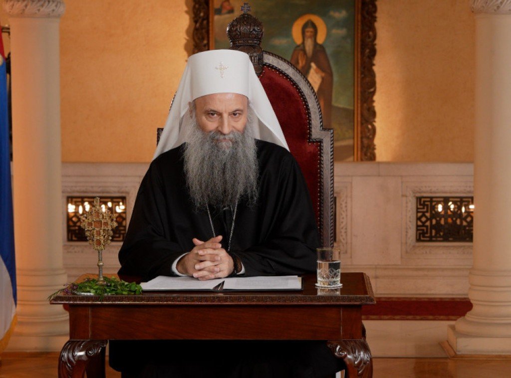 Патриарх Сербский Порфирий за рабочим столом в Патриархии