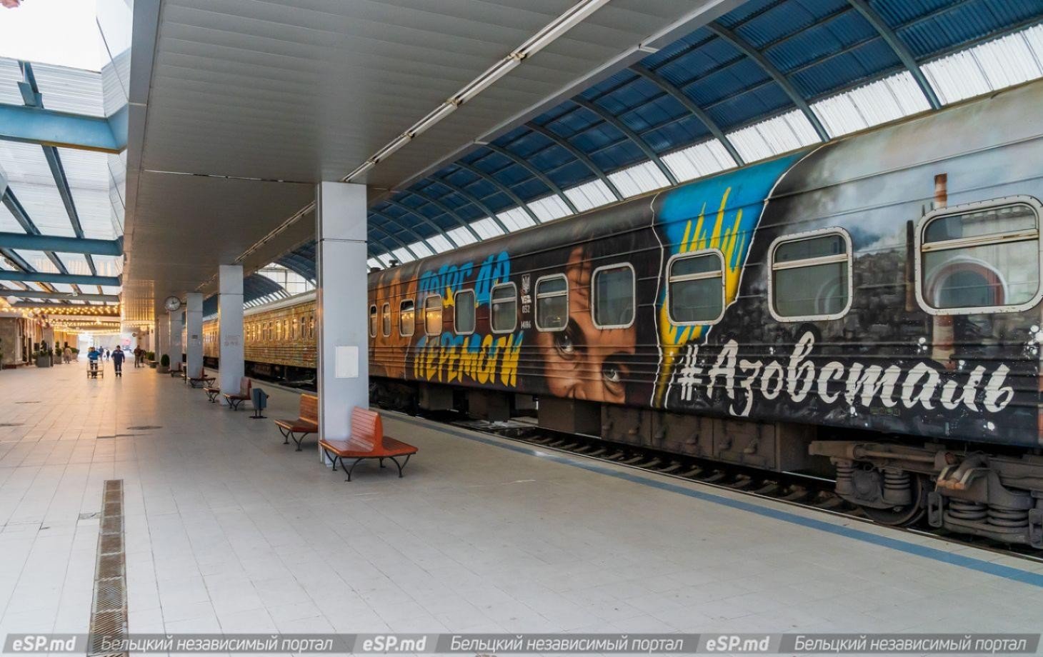 Поезд Киев – Кишинёв на перроне кишинёвского вокзала