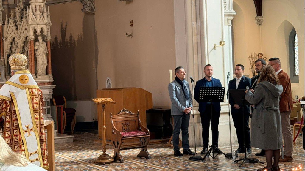 Пасхальная служба в часовне на территории Дублинского городского университета с участием болгарской делегации