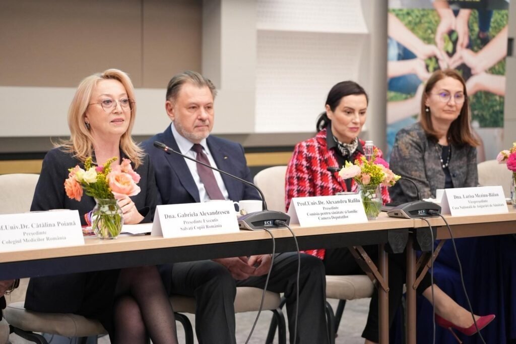 Общий вид зала дебатов &laquo;&Icirc;mpreună pentru cel mai bun m&acirc;ine&raquo; в Бухаресте, где организация &laquo;Salvați Copiii&raquo; представила исследование о дефиците семейных врачей