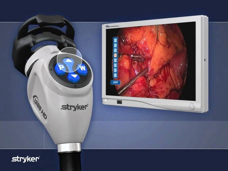 Эндоскопическая HD-камера Stryker 1288 и монитор, используемые для малоинвазивных операций в хирургическом отделении УМБАЛ «Каспела»