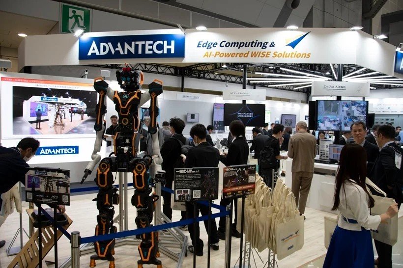 Стенд компании Advantech с решениями в области граничных вычислений и искусственного интеллекта на Japan IT Week в Токио