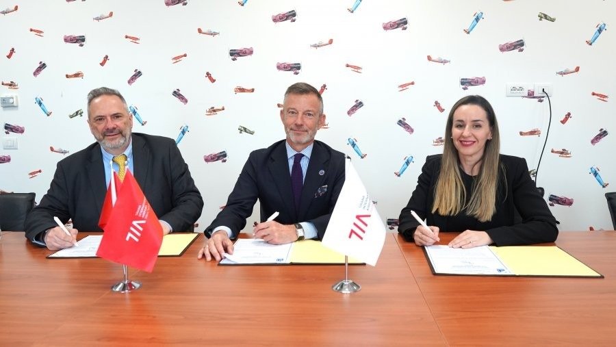 Подписание соглашения о партнёрстве в международном аэропорту Тираны между руководством аэропорта и авиакомпанией