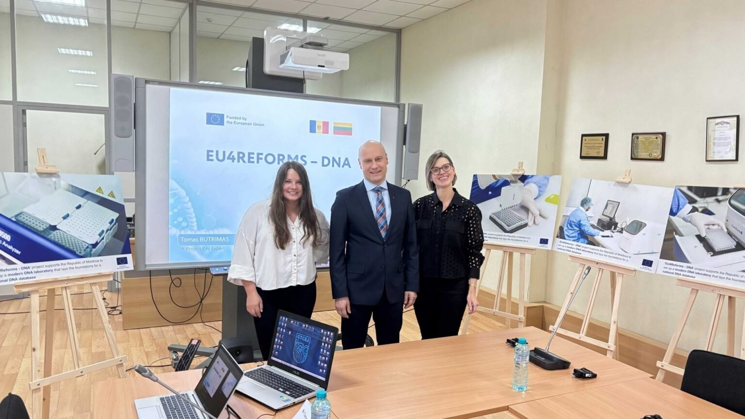 Представители проекта EU4Reforms-DNA на презентации современной ДНК-лаборатории для полиции Молдовы