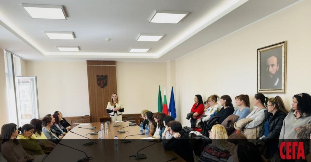 Встреча представителей общины Враца с медицинскими сёстрами из детских яслей и садов по вопросу помощи местной больнице