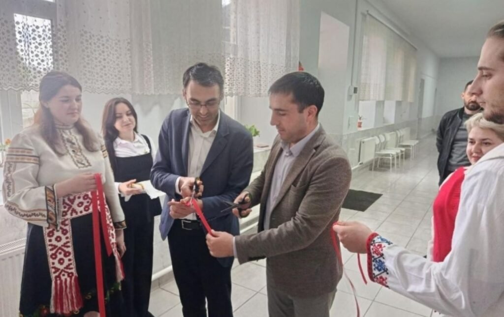 В Чадыр-Лунге открыли кабинет болгарского языка Торжественное перерезание красной ленты на открытии кабинета болгарского языка в лицее «Валентин Мошков» в Чадыр-Лунге
