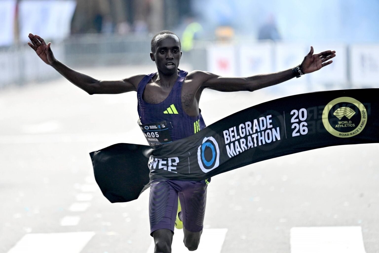 Фрэнсис Абонг Кумва финиширует на Белградском полумарафоне 2026