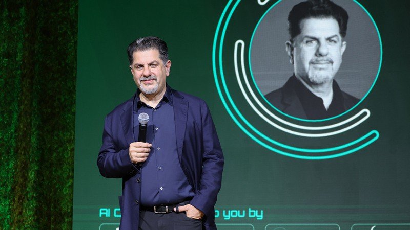 Сцена AI Conf Armenia 2026 с портретом Рева Лебаредяна (NVIDIA) на экране