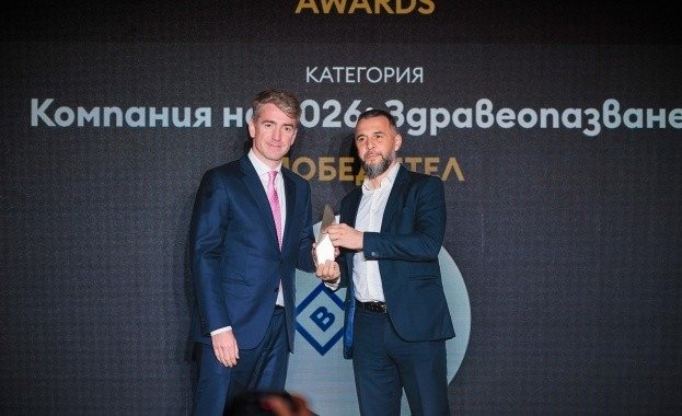 Вручение награды Forbes Business Awards в категории «Компания года — Здравоохранение» на сцене церемонии