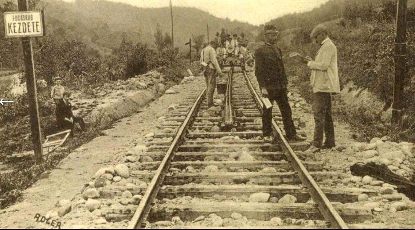 Историческое фото строительства зубчатой железной дороги в начале XX века