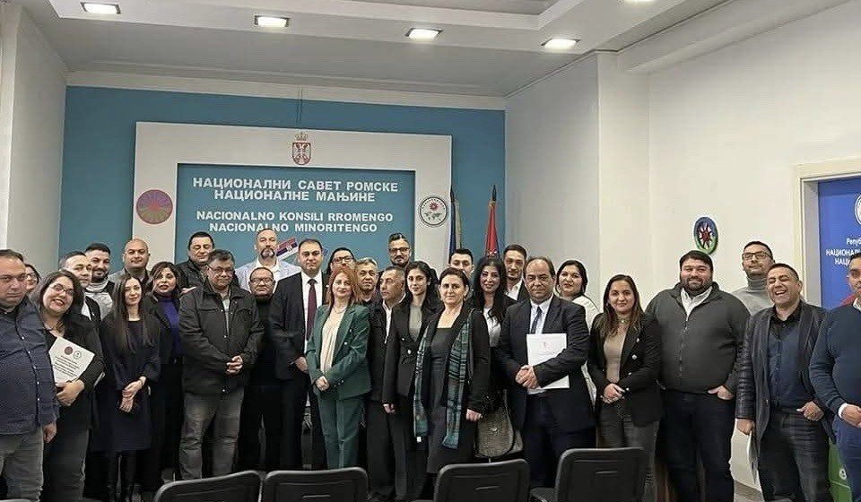 Участники заседания Национального совета ромского национального меньшинства Сербии