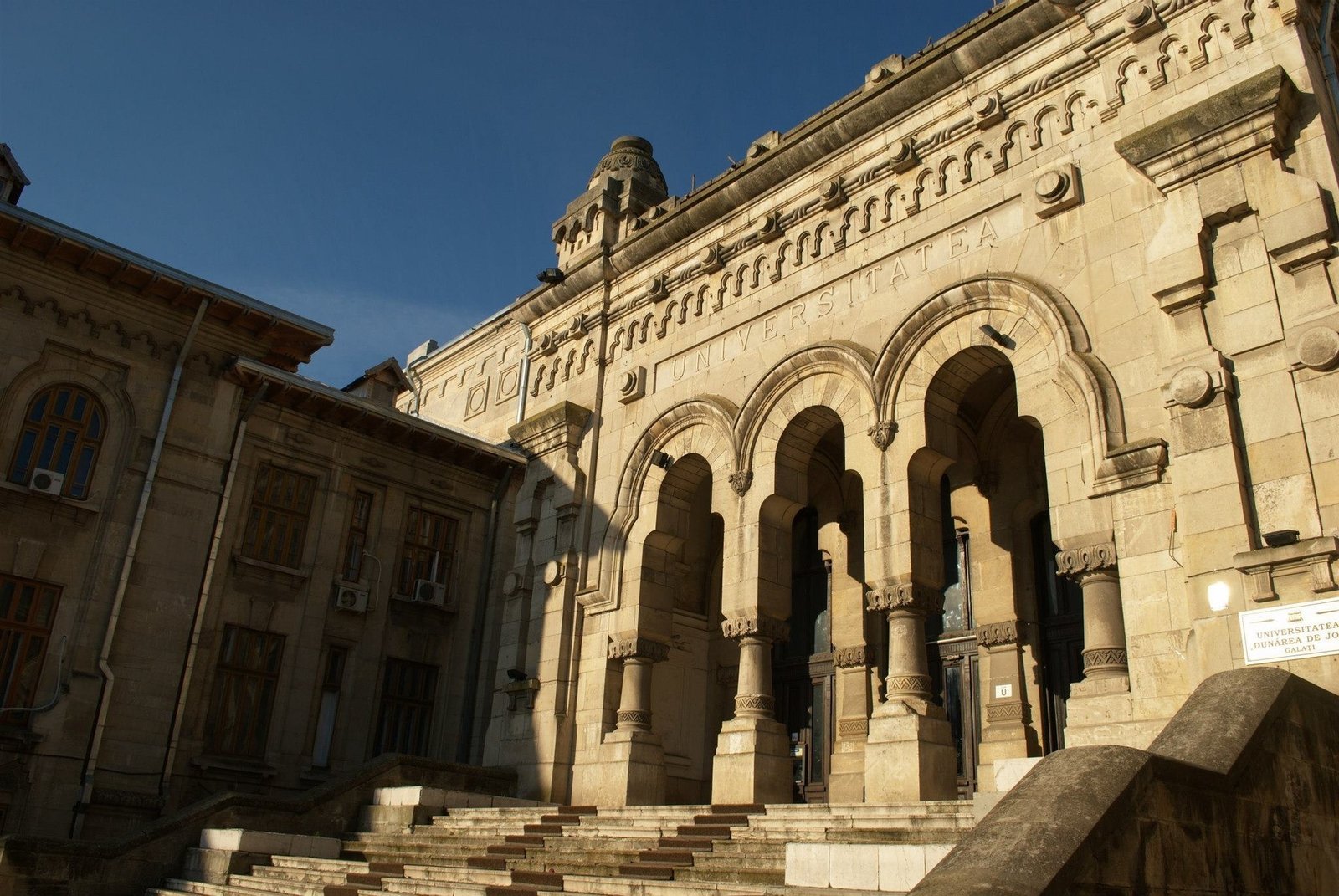 Главный корпус Университета «Дунэря де Жос» в Галаце, где проходит ярмарка профориентации для школьников