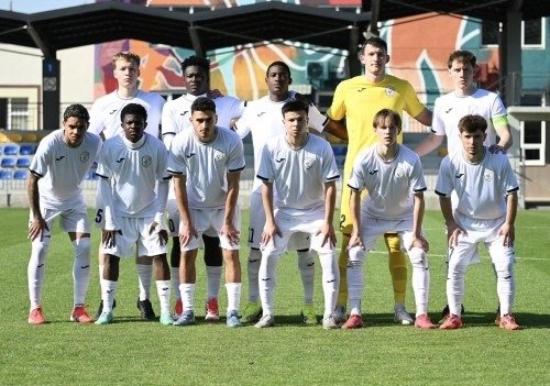 Командное фото «Петрокуб» перед матчем чемпионата Молдовы по футболу