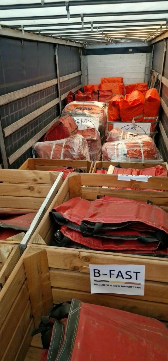 Партия бельгийской технической помощи B-FAST — мешки-сорбенты и оборудование, переданные Кишинёву для ликвидации нефтяного загрязнения на Днестре