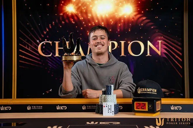 Кристофер Нгуен с трофеем Triton после победы в $50K 8-Handed