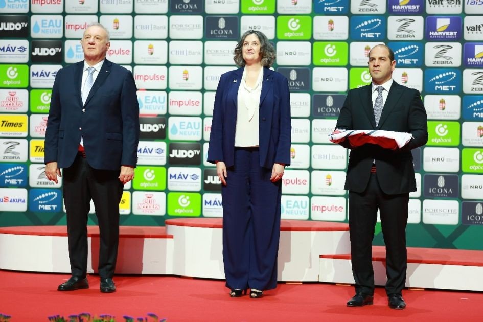 Церемония передачи флага чемпионата мира по дзюдо от Будапешта Баку — символический пролог к турниру 2026 года в Азербайджане