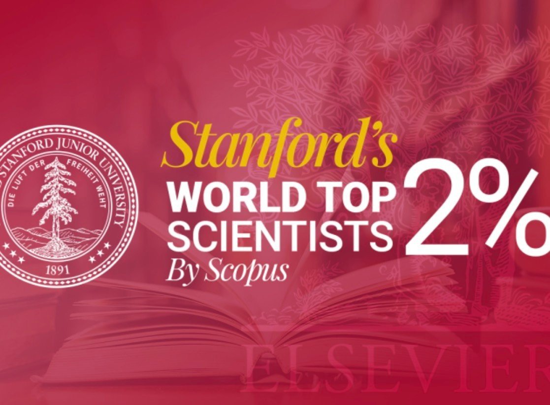 Красный баннер с печатью Стэнфордского университета, надписью &laquo;Stanford's World Top 2% Scientists By Scopus&raquo; и логотипом Elsevier на фоне открытой книги &mdash; визуальный символ ежегодного рейтинга